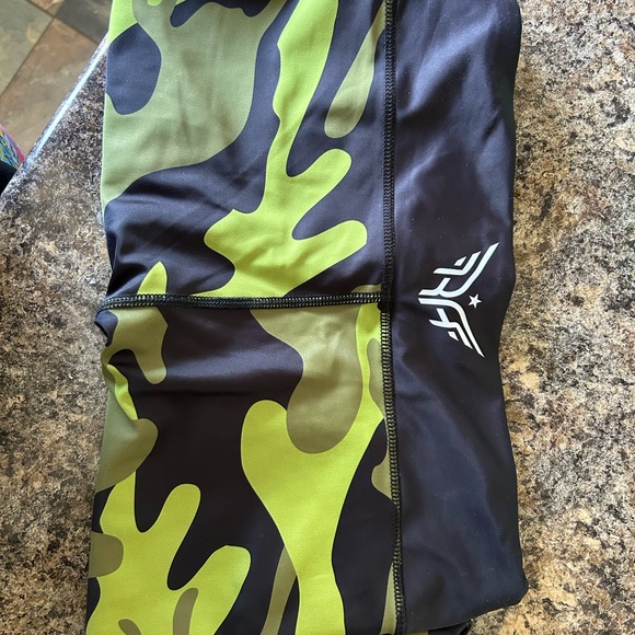 Ripped angel camo tights . Great stretch and has drawstring at waist.full length - Picture 4 of 4